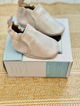 Load image into Gallery viewer, Soft Sole Pretty Pearl Robeez Shoe