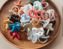 Load image into Gallery viewer, Three Hearts Sili Soother Round